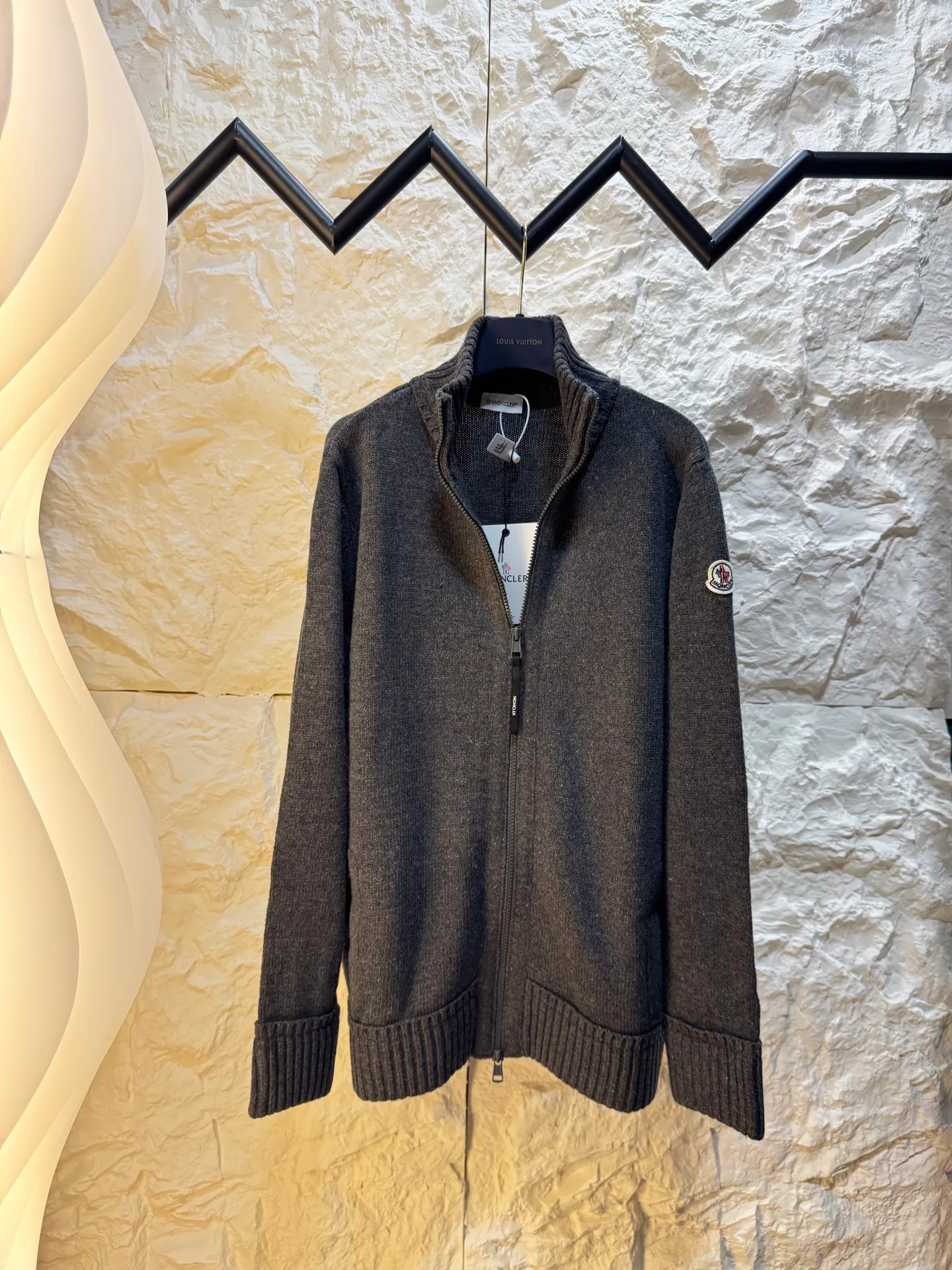 MONCLER 50% ， ， ， 。 Size：S-M-L-XL ：